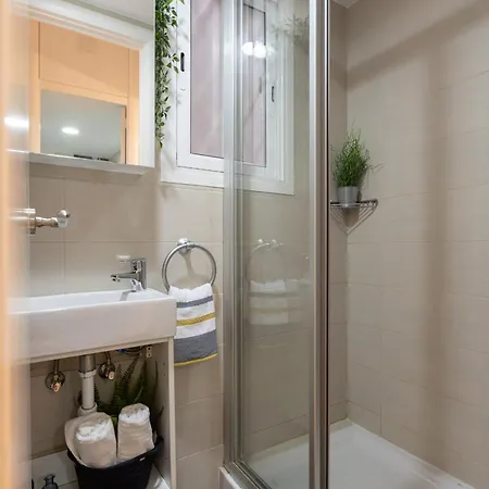 Apartment Lets Holidays Centric In Barcelona